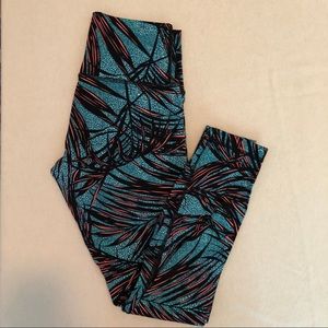 Lululemon Wunder Under pant size 6